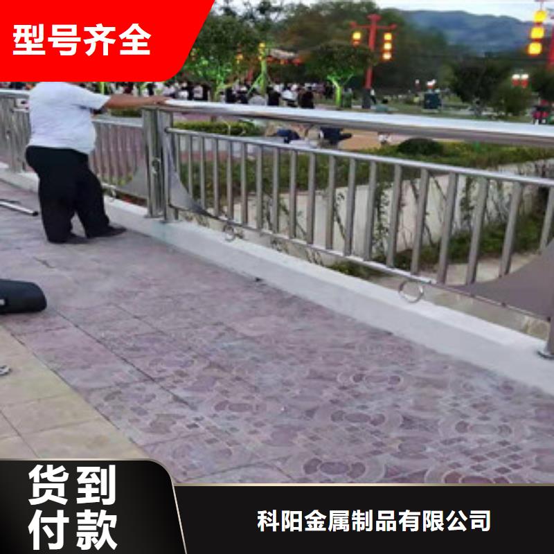 防撞护栏LED灯光护栏联系厂家