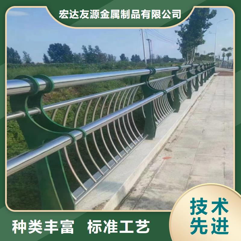 公路防撞护栏价格多少钱一米	桥梁钢护栏生产厂家参数图片