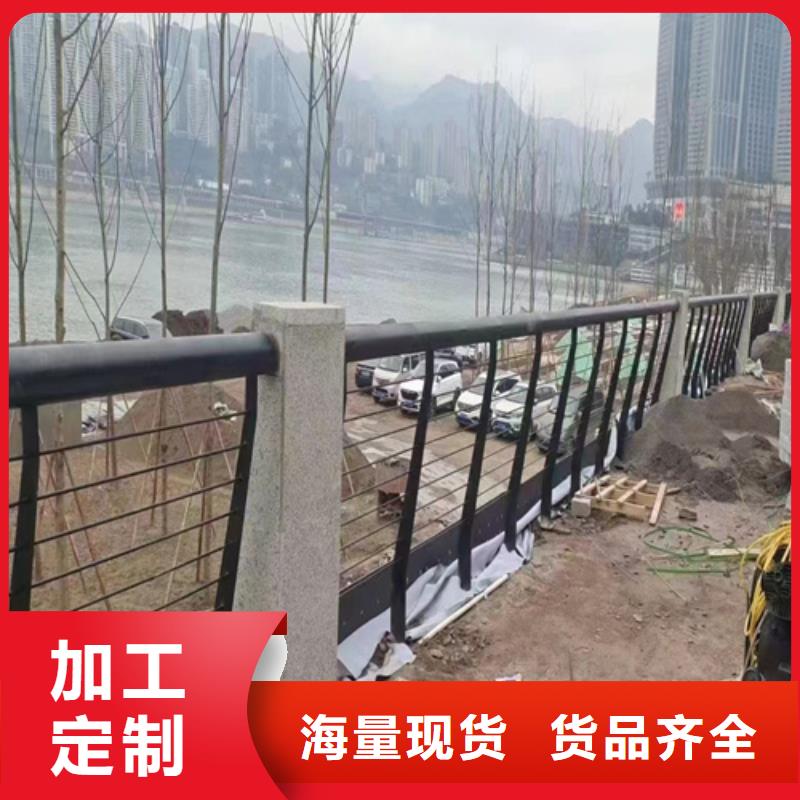 专业销售景区栈桥木纹转印护栏-现货供应