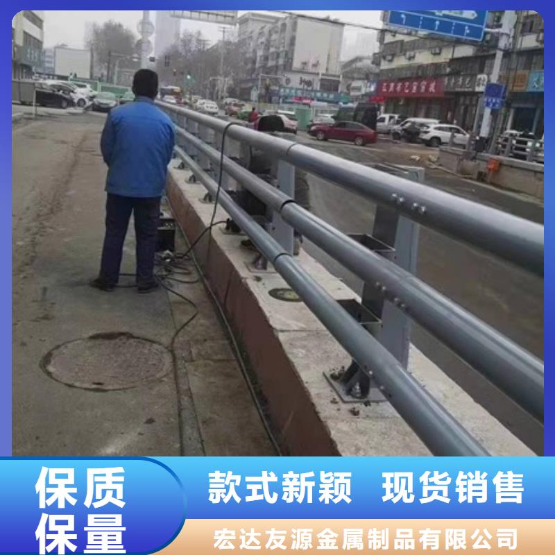 价格低的镀锌防撞护栏实体厂家