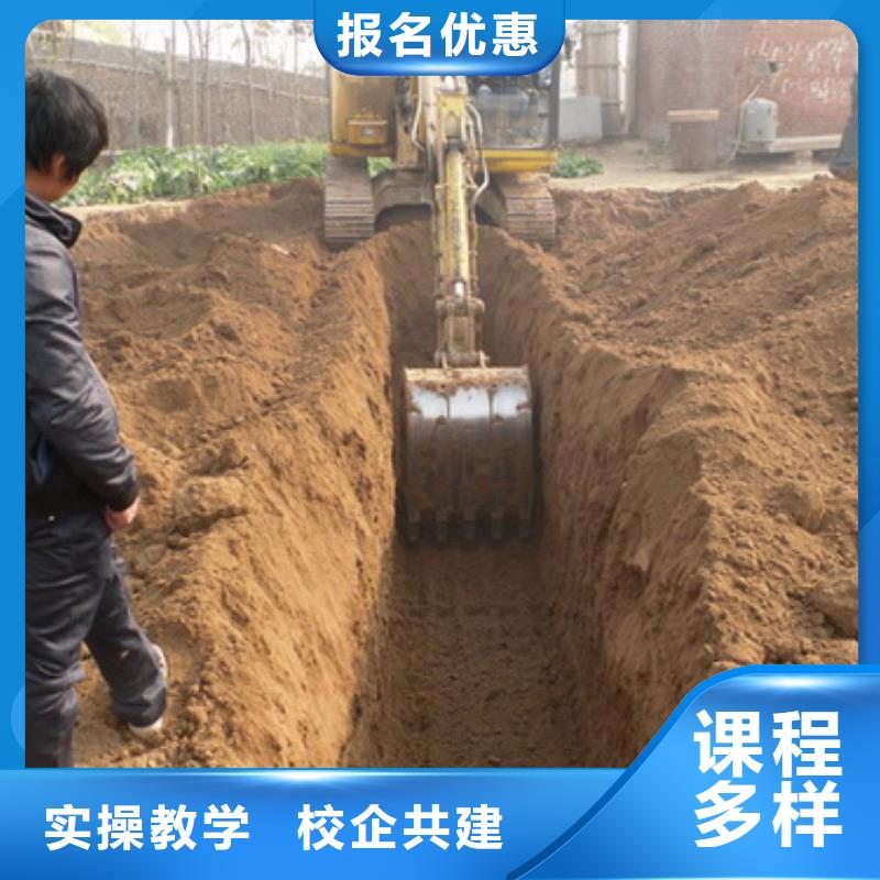挖掘机培训保定虎振技工学校实操教学