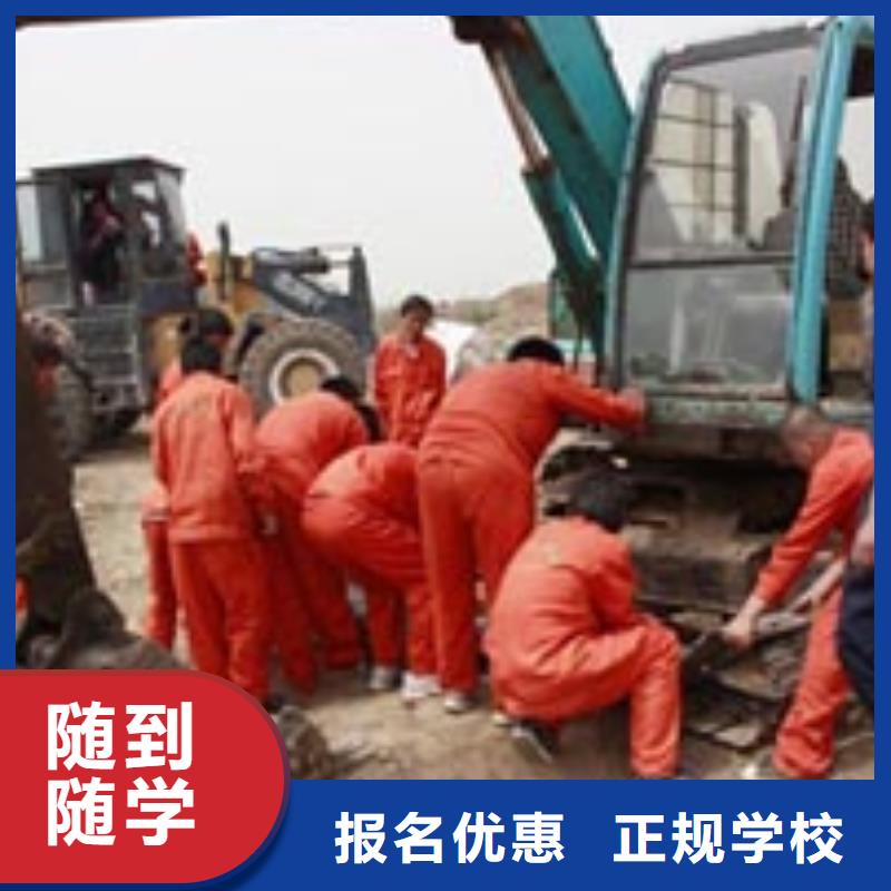 挖掘机培训保定虎振技工学校实操教学