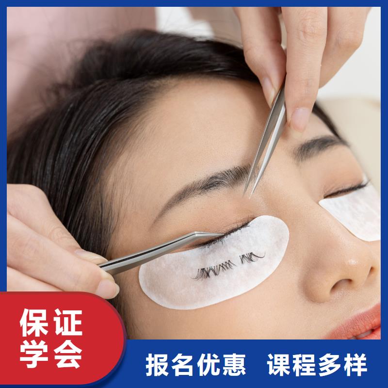 纹绣美发学校学真本领