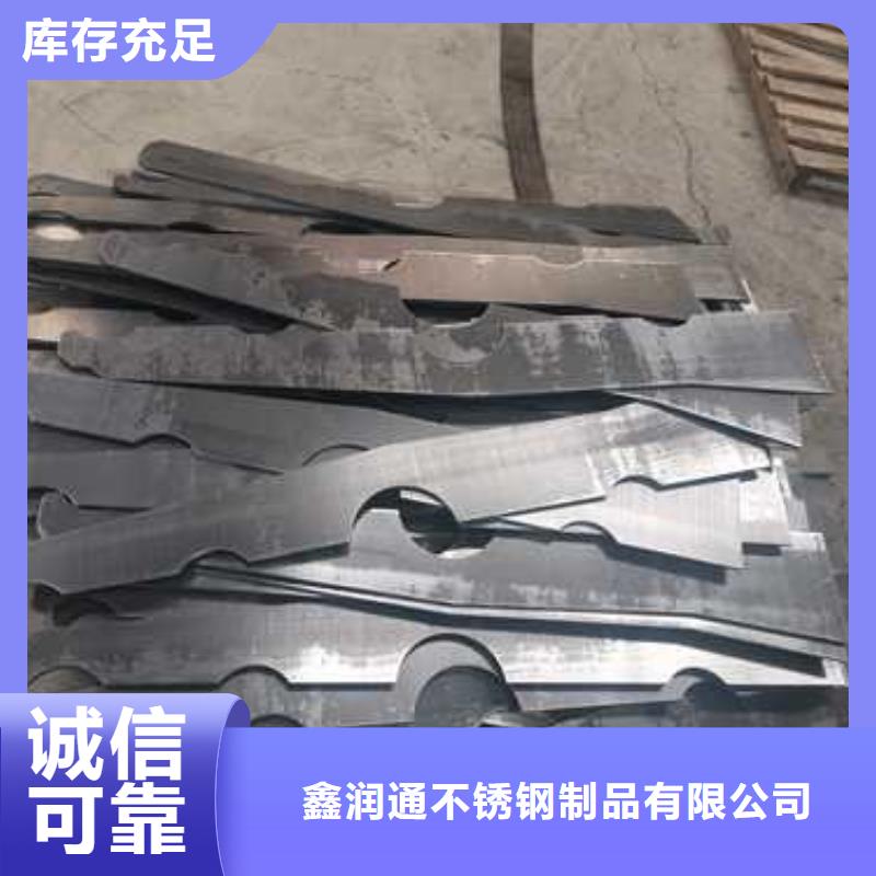 【 防撞护栏-不锈钢复合管护栏栏杆工艺成熟】由鑫润通为您