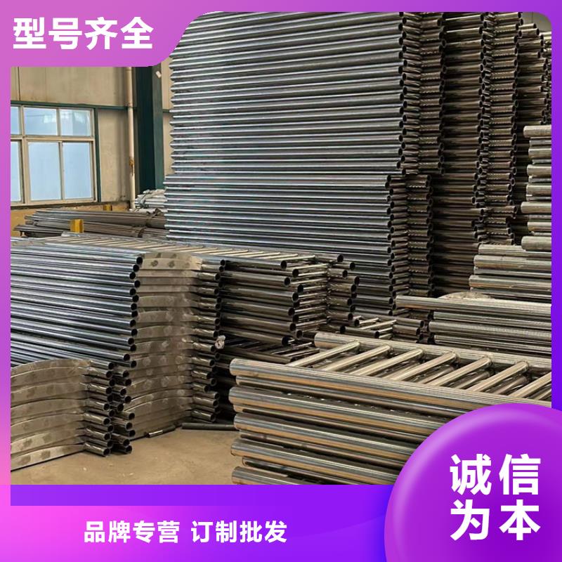 【不锈钢碳素钢复合管护栏_交通防撞围栏品质之选】
