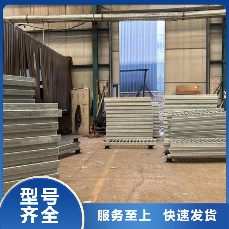 道路护栏-镀锌喷塑防撞栏用心细节