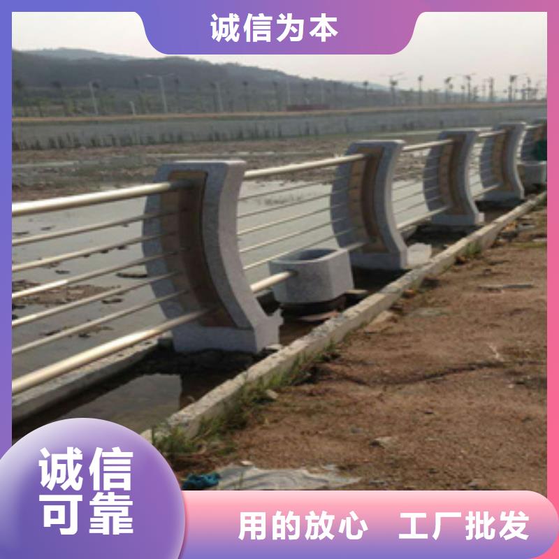 不锈钢护栏镀锌喷塑钢板立柱货源直销