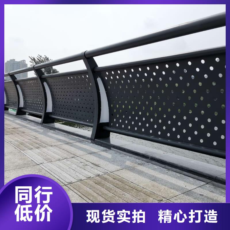 河道护栏_钢背木护栏精心
