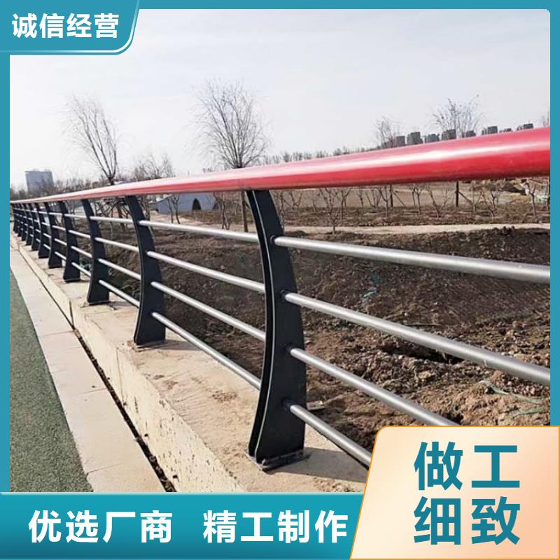 河道护栏_钢背木护栏精心