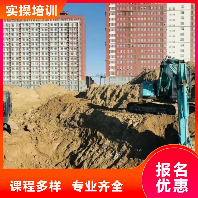 挖掘机培训学校学挖掘机钩机学费多少钱高薪就业