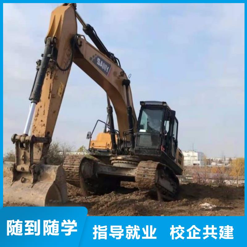 钩机培训学校哪个学校能学厨师烹饪理论+实操