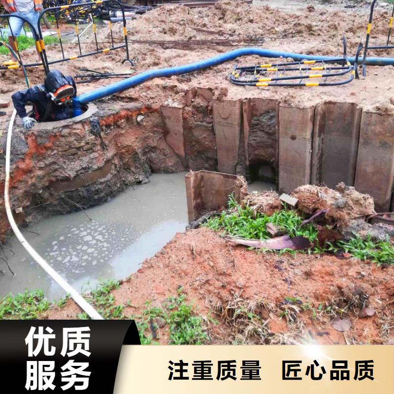 潜水员服务水下机器人方便快捷