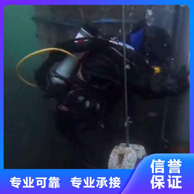 潜水员服务水下机器人方便快捷