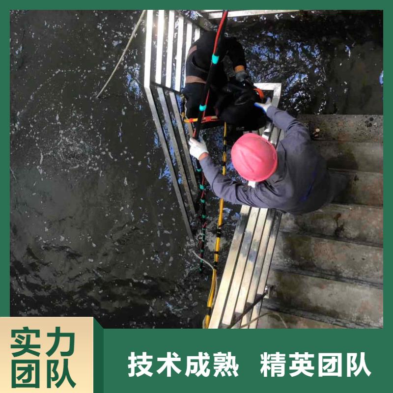 潜水员服务水下清淤队伍品质卓越