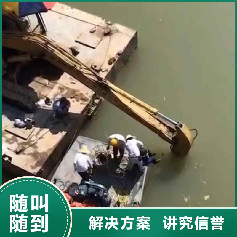 潜水员服务水下机器人方便快捷