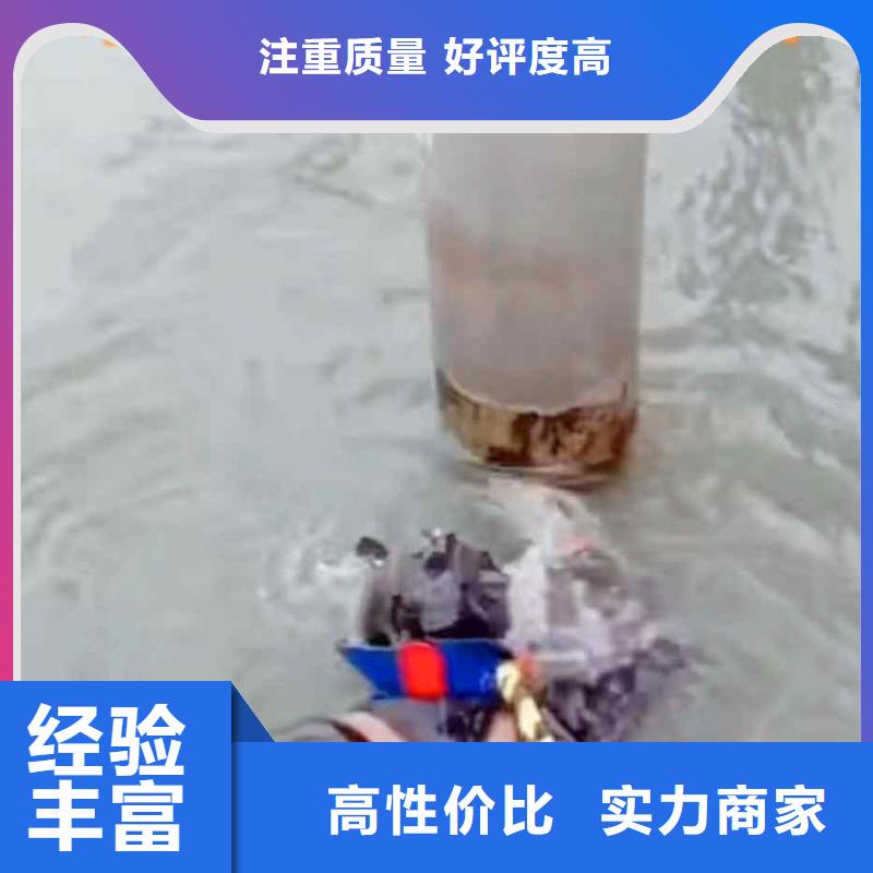 潜水员服务水下砌墙省钱省时