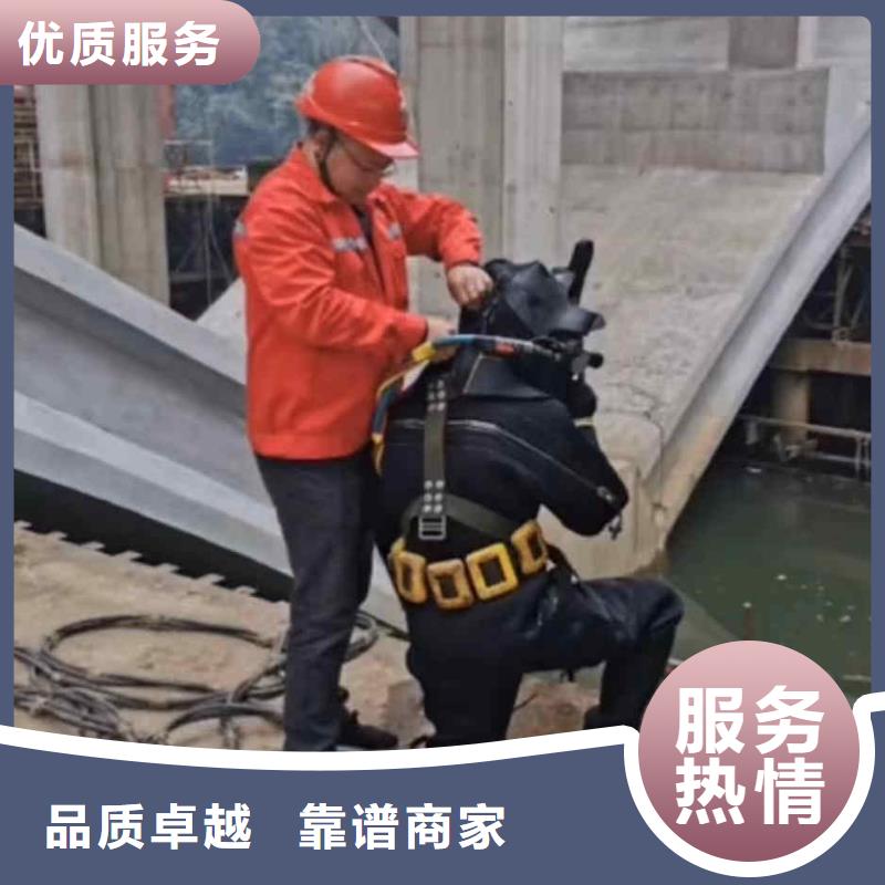 潜水员服务水下机器人方便快捷