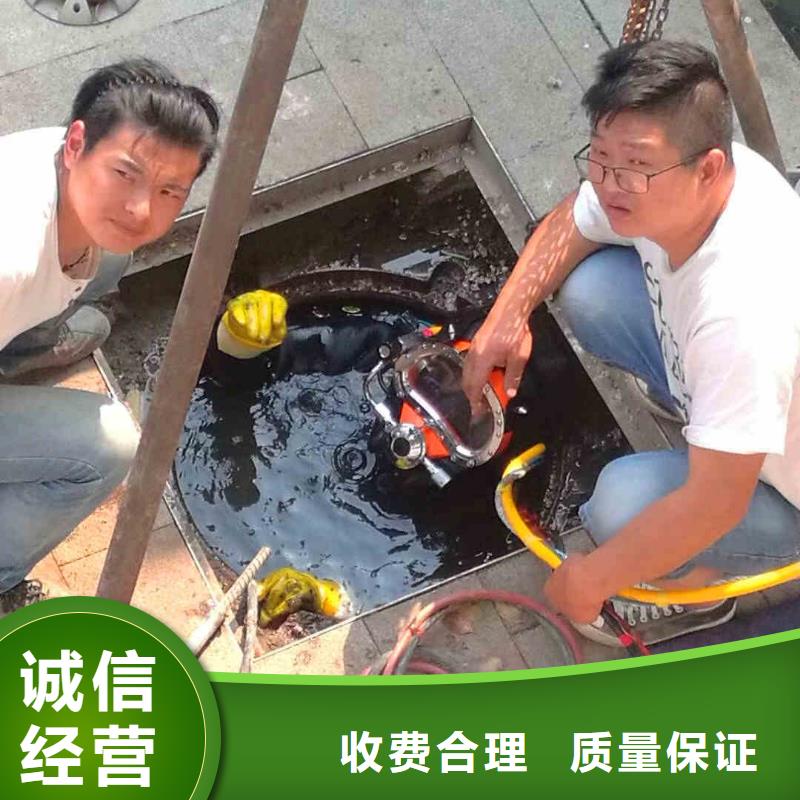 潜水员服务水下机器人方便快捷
