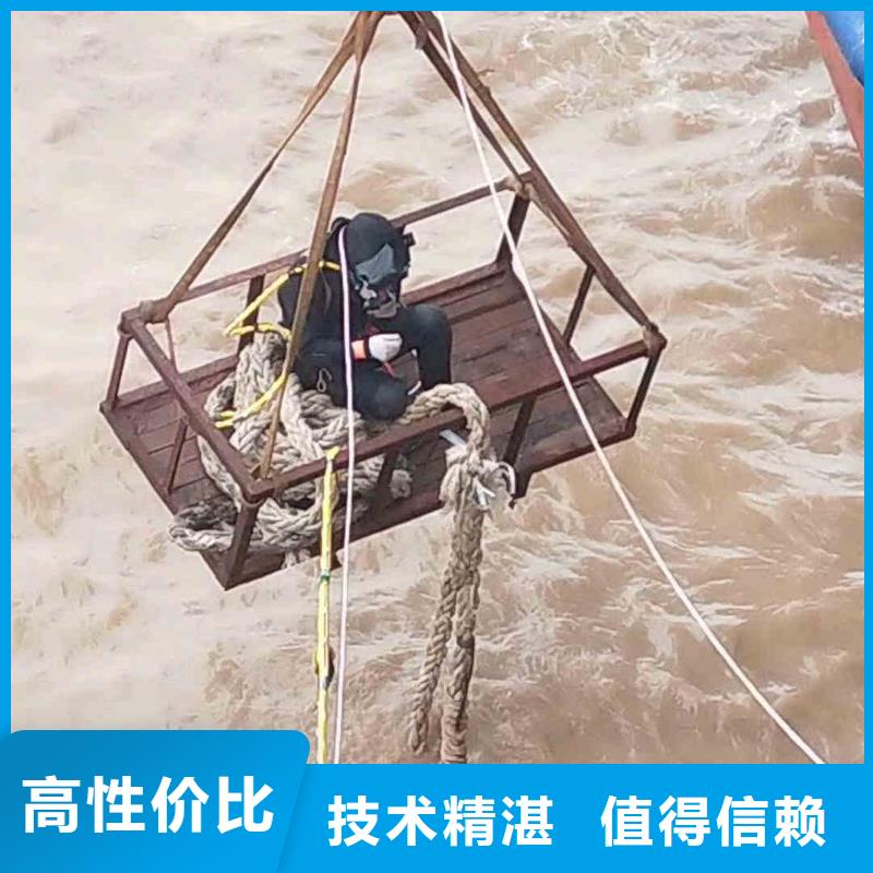 潜水员服务水下机器人方便快捷