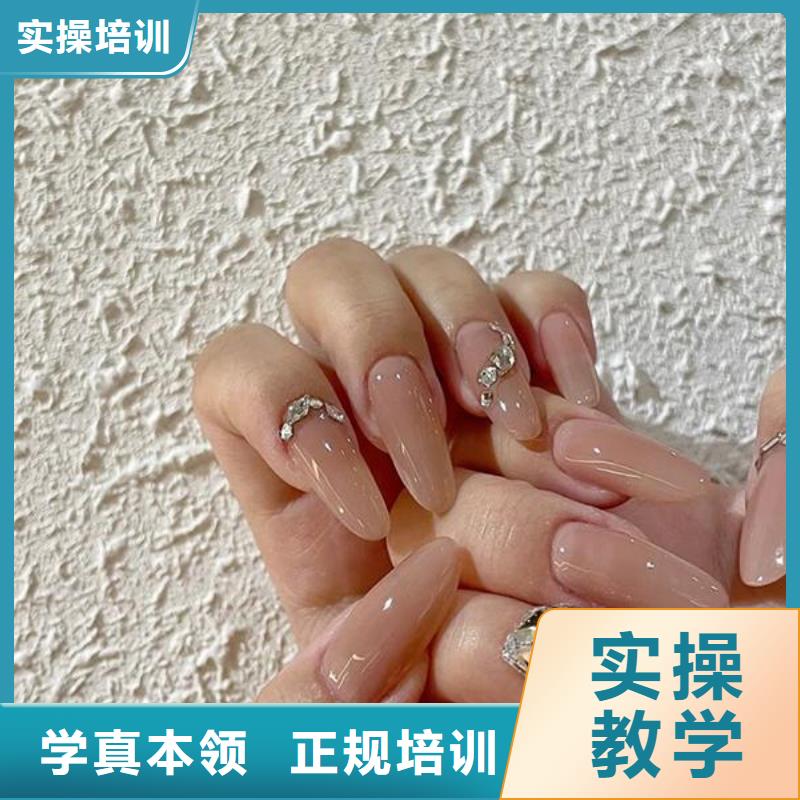 美甲化妆培训学校学真本领