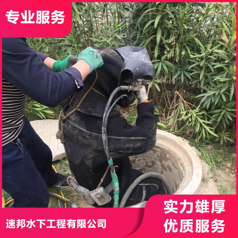 潜水员水下作业队伍经验丰富