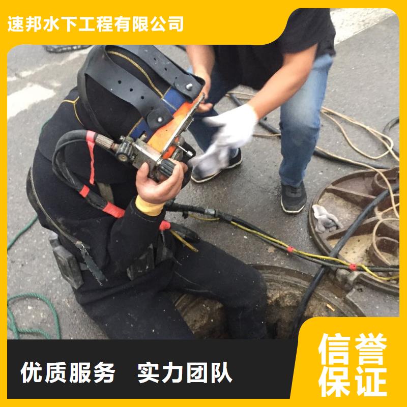 潜水员水下作业队伍经验丰富