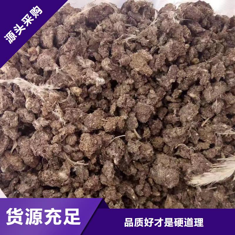 晒干鸡粪促进庄稼生长